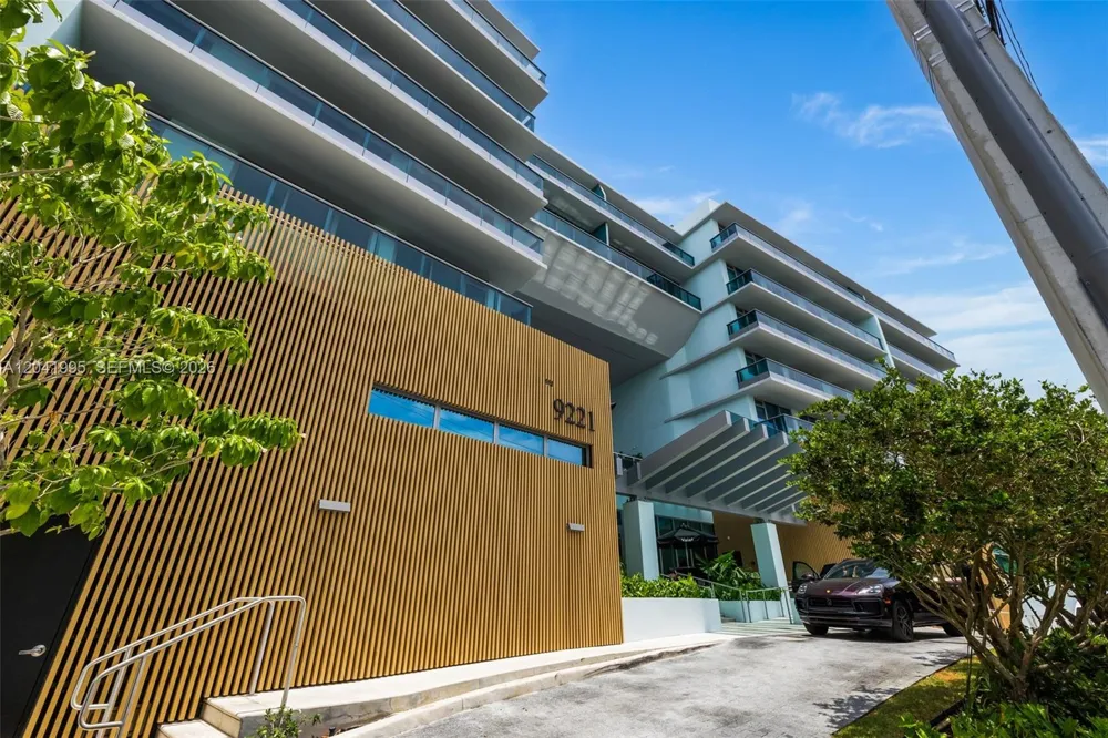 9221 E Bay Harbor Drive #210 Bay Harbor Islands, FL 33154