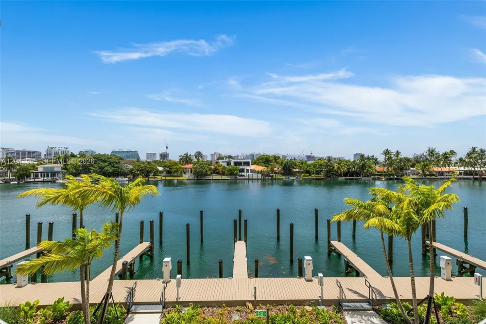 9221 E Bay Harbor Drive #210 Bay Harbor Islands, FL 33154