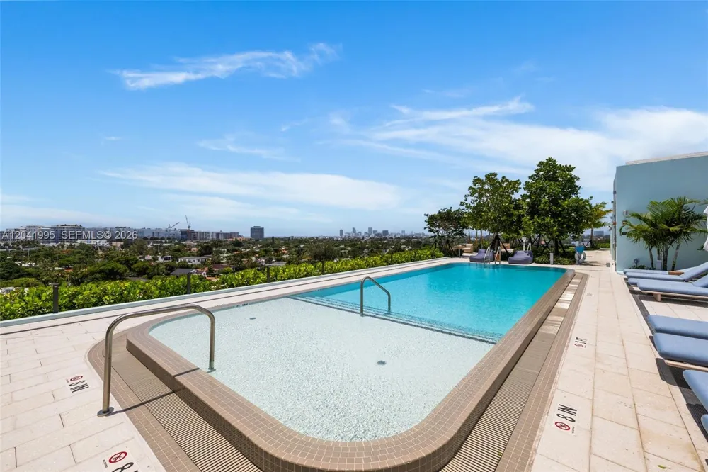 9221 E Bay Harbor Drive #210 Bay Harbor Islands, FL 33154