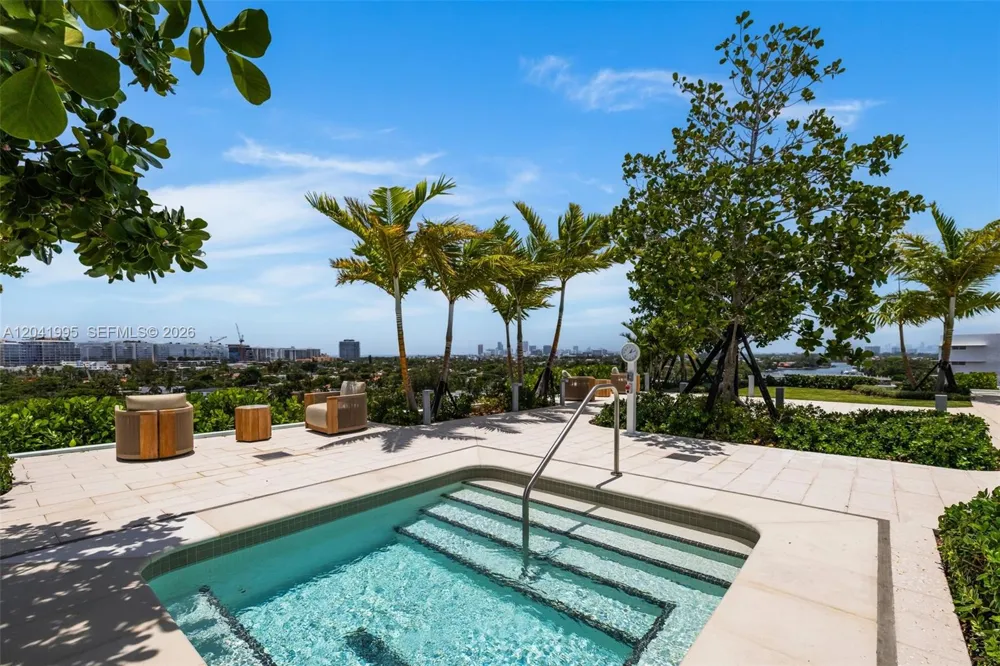 9221 E Bay Harbor Drive #210 Bay Harbor Islands, FL 33154
