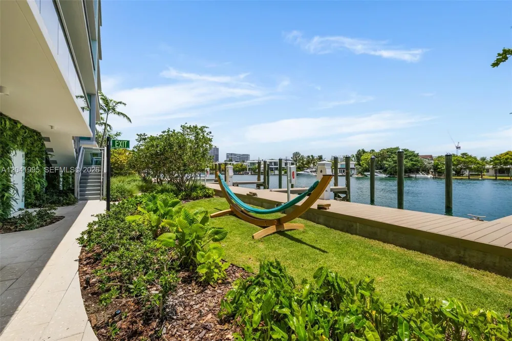 9221 E Bay Harbor Drive #210 Bay Harbor Islands, FL 33154