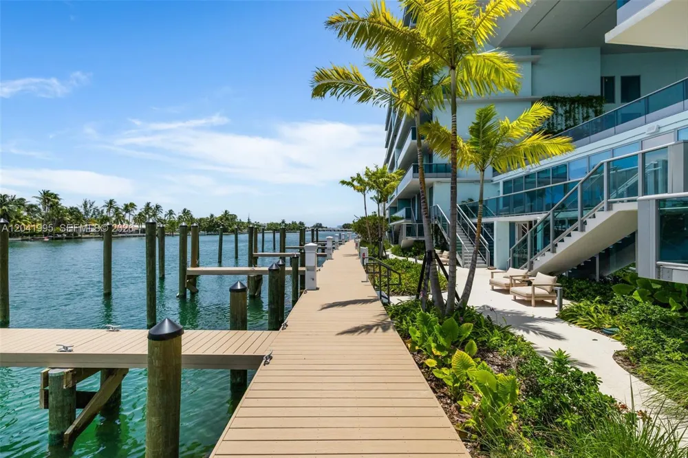 9221 E Bay Harbor Drive #210 Bay Harbor Islands, FL 33154
