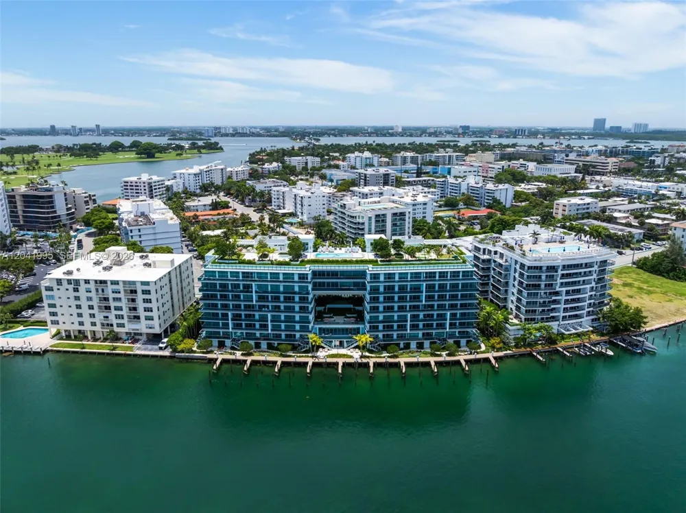 9221 E Bay Harbor Drive #210 Bay Harbor Islands, FL 33154