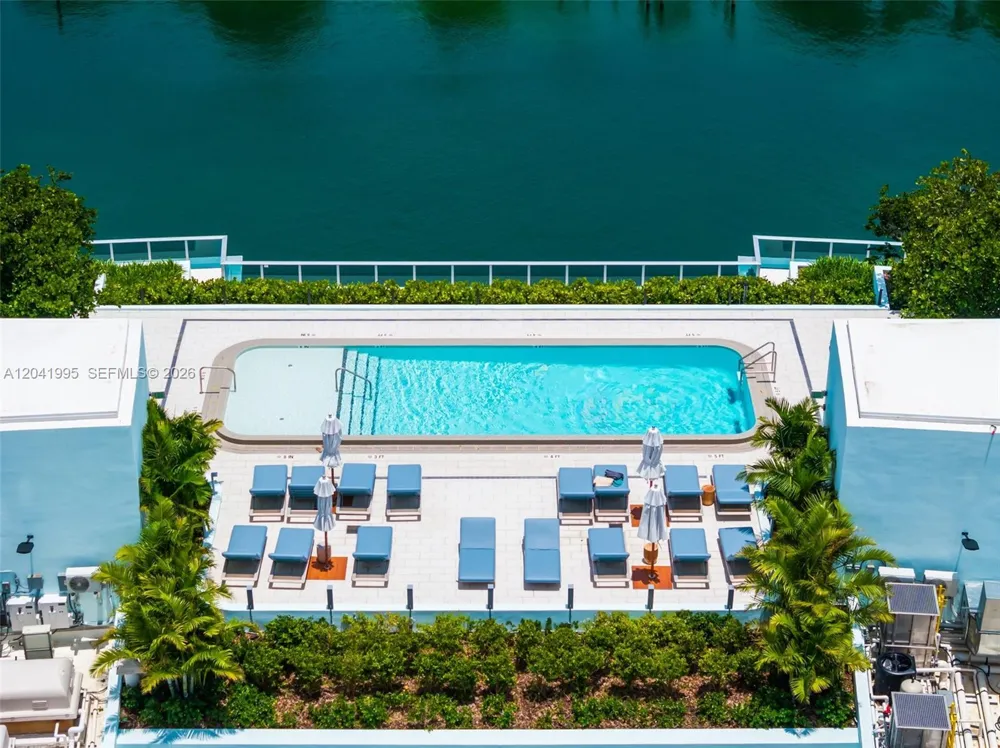 9221 E Bay Harbor Drive #210 Bay Harbor Islands, FL 33154