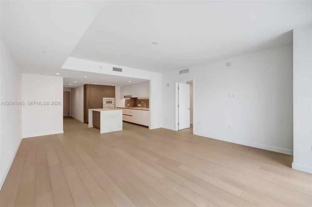 9221 E Bay Harbor Drive #210 Bay Harbor Islands, FL 33154