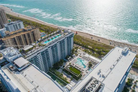 2301 Collins Ave #420