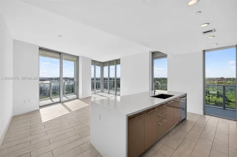 2000 Metropica Way #903