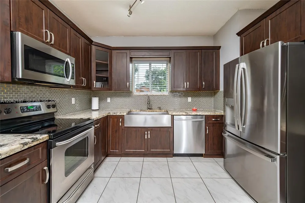 2750 NW 170th St Miami Gardens, FL 33056