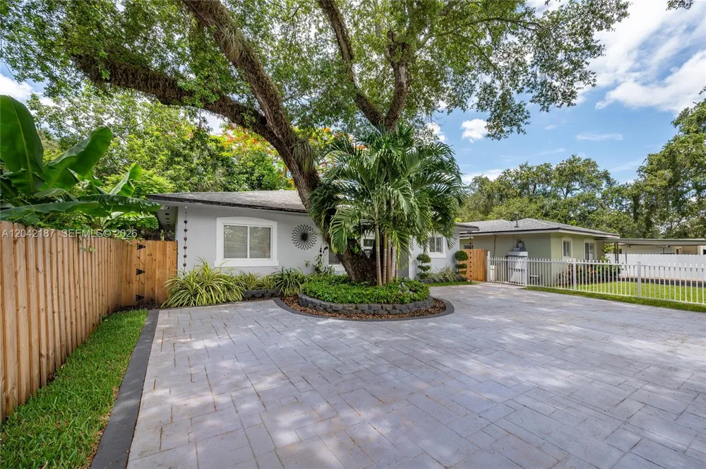 2750 NW 170th St Miami Gardens, FL 33056