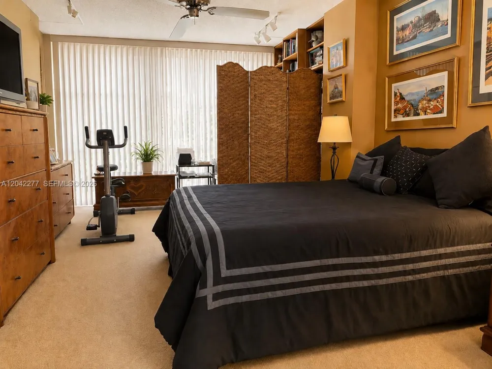 1000 Parkview Dr #726 Hallandale Beach, FL 33009
