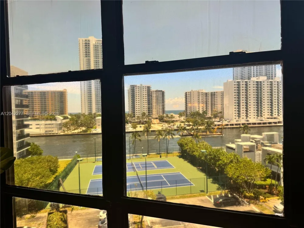 1000 Parkview Dr #726 Hallandale Beach, FL 33009