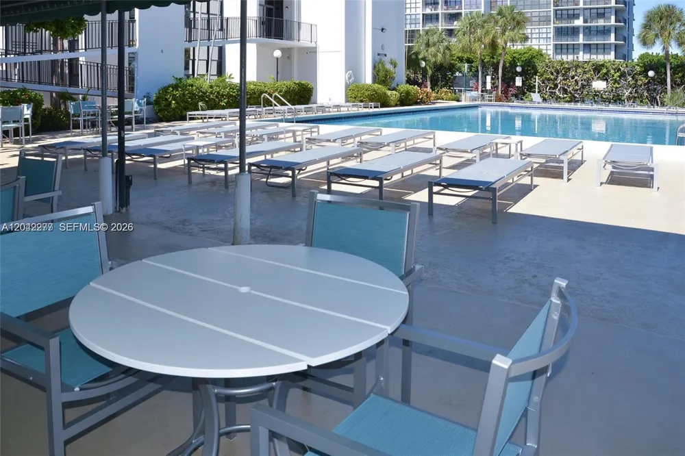 1000 Parkview Dr #726 Hallandale Beach, FL 33009