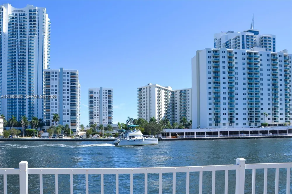 1000 Parkview Dr #726 Hallandale Beach, FL 33009