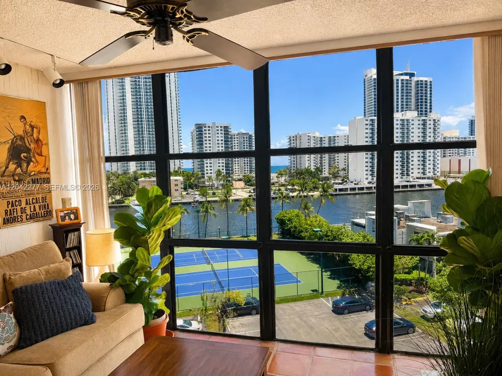 1000 Parkview Dr #726 Hallandale Beach, FL 33009