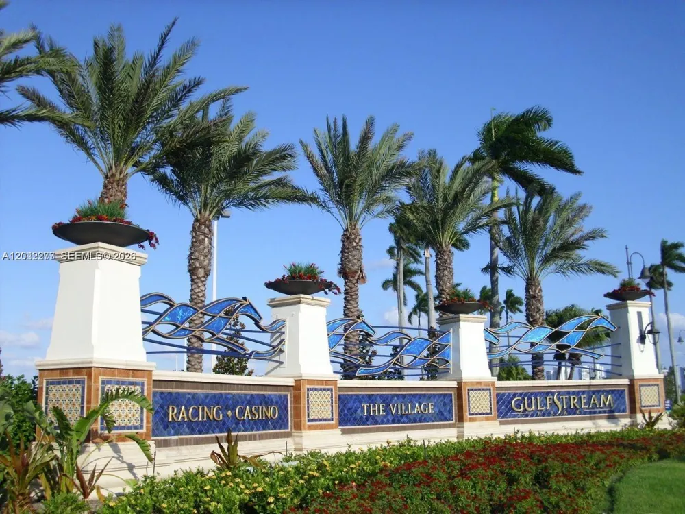 1000 Parkview Dr #726 Hallandale Beach, FL 33009