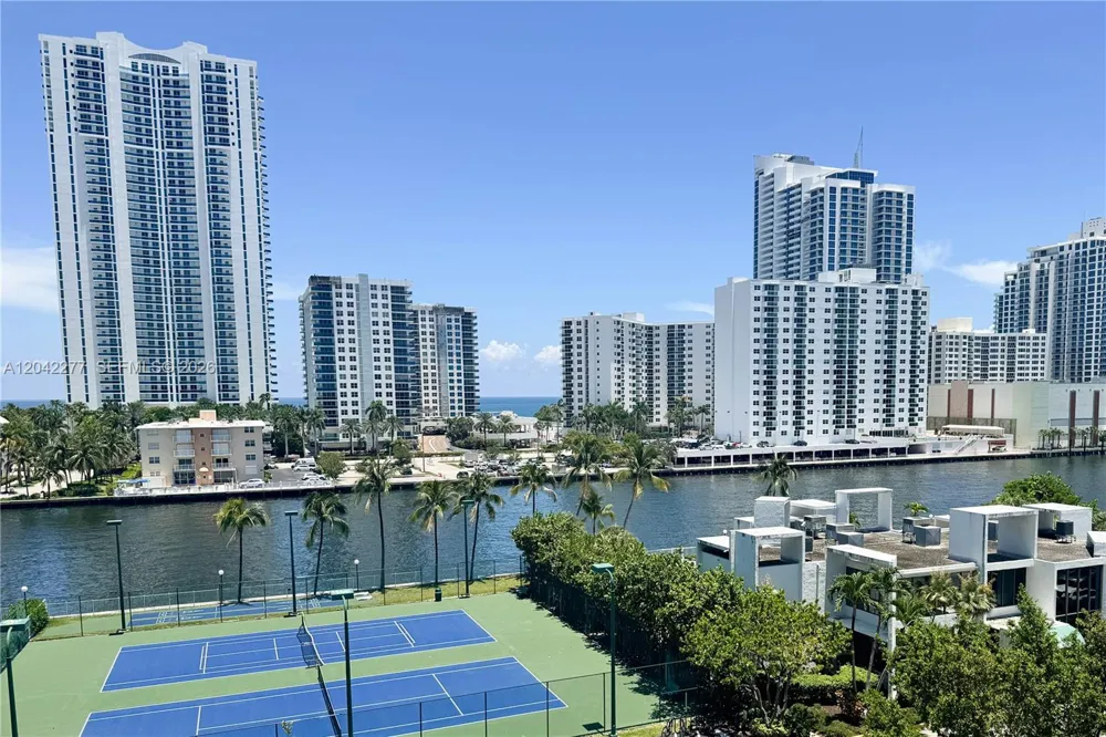 1000 Parkview Dr #726 Hallandale Beach, FL 33009