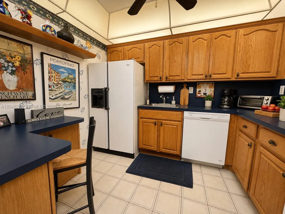 1000 Parkview Dr #726 Hallandale Beach, FL 33009