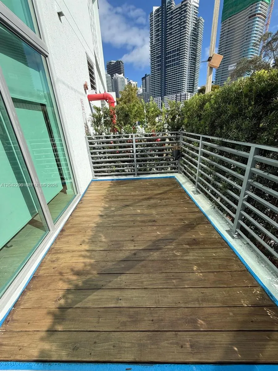 1600 SW 1st Ave #TH-09 Miami, FL 33129