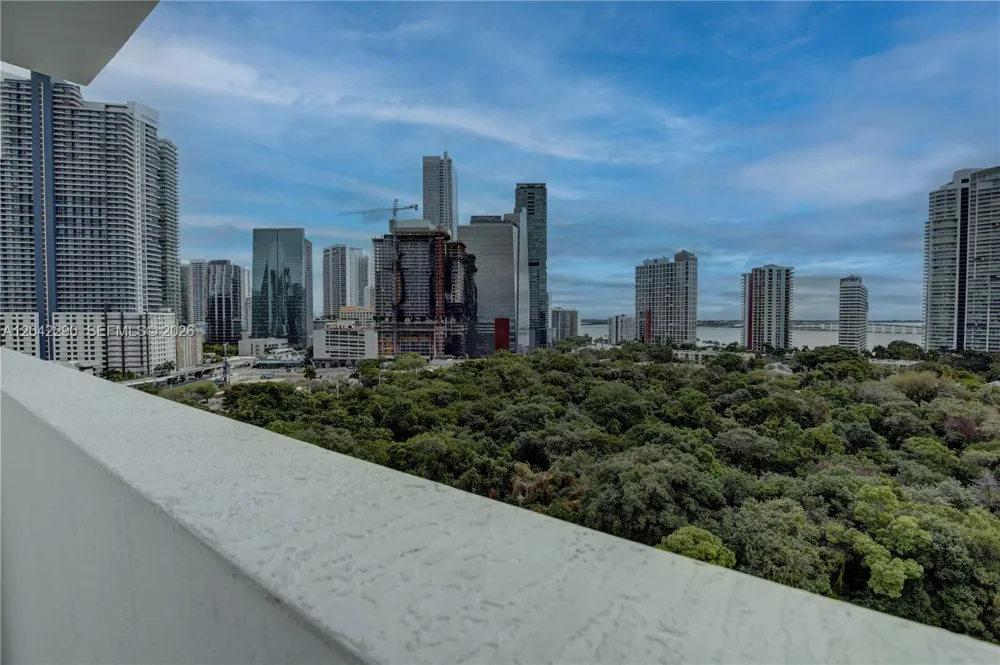 1600 SW 1st Ave #TH-09 Miami, FL 33129