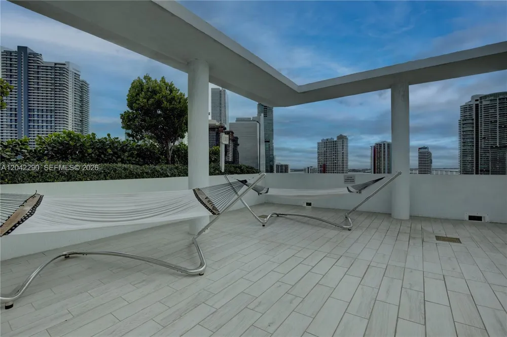 1600 SW 1st Ave #TH-09 Miami, FL 33129