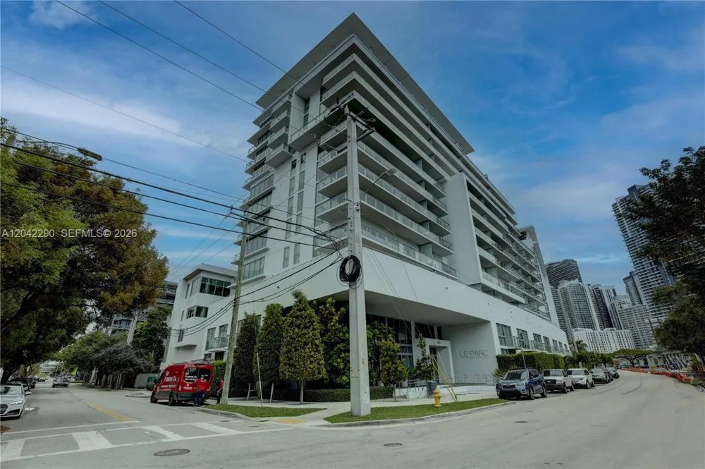 1600 SW 1st Ave #TH-09 Miami, FL 33129