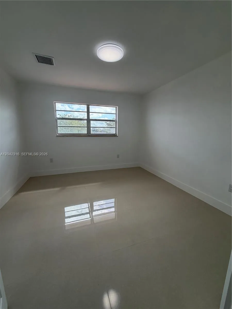 1551 W Okeechobee Rd #9 Hialeah, FL 33010