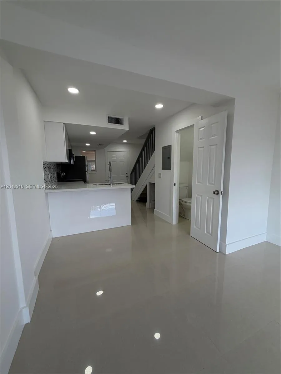 1551 W Okeechobee Rd #9 Hialeah, FL 33010