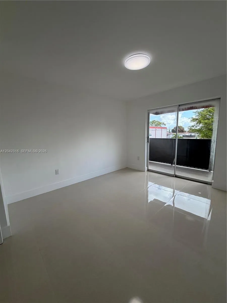 1551 W Okeechobee Rd #9 Hialeah, FL 33010