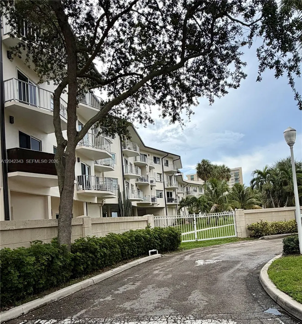 1967 S Ocean Blvd #308 Lauderdale By The Sea, FL 33062