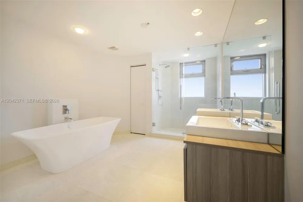 17301 Biscayne Blvd #1704 North Miami Beach, FL 33160