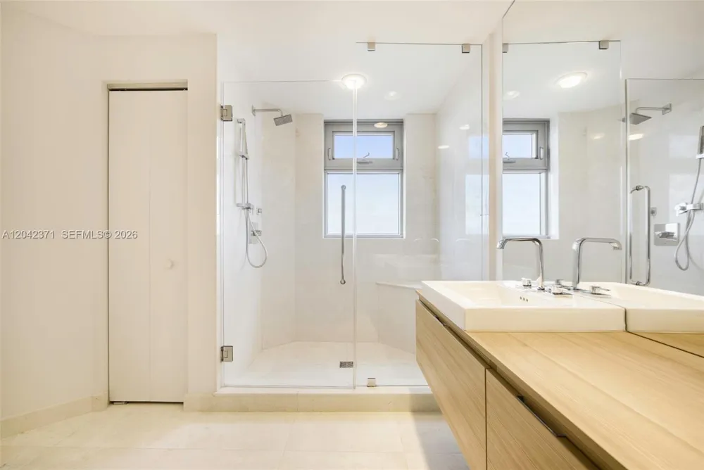 17301 Biscayne Blvd #1704 North Miami Beach, FL 33160