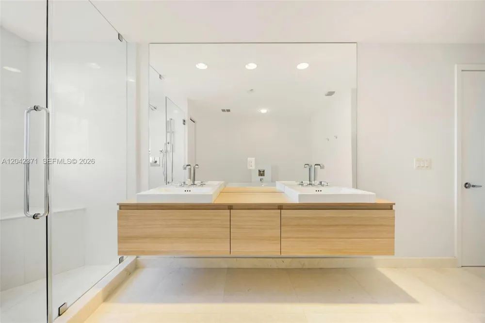 17301 Biscayne Blvd #1704 North Miami Beach, FL 33160