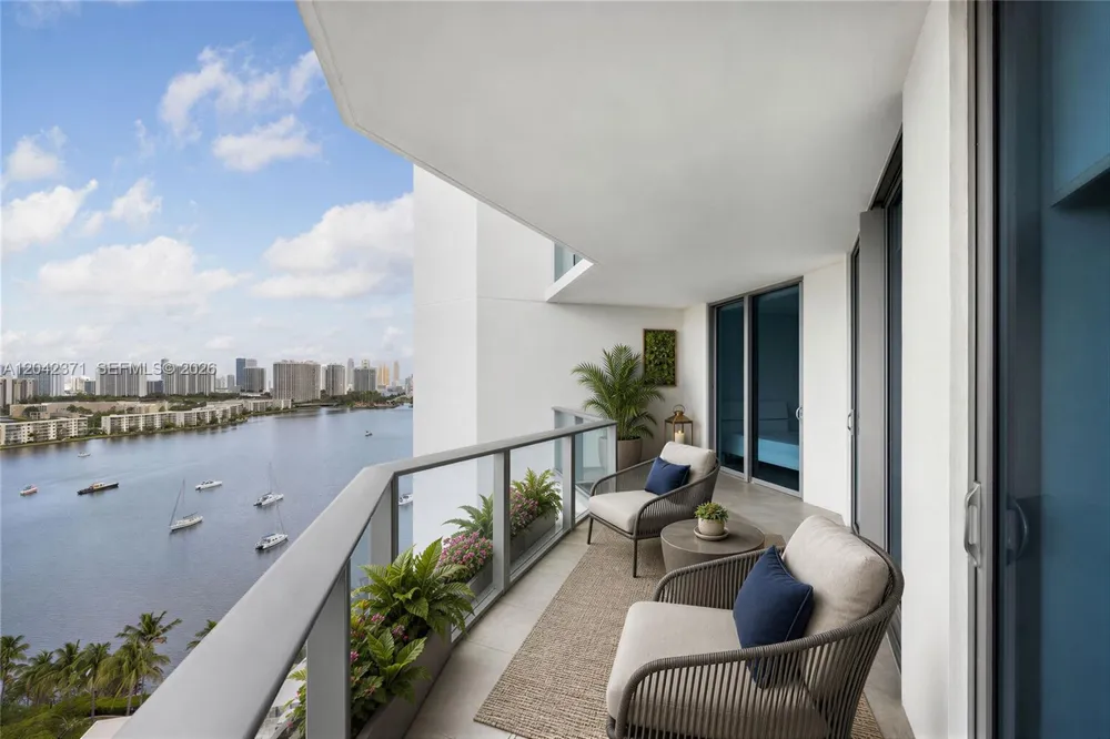 17301 Biscayne Blvd #1704 North Miami Beach, FL 33160