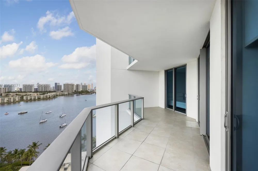 17301 Biscayne Blvd #1704 North Miami Beach, FL 33160