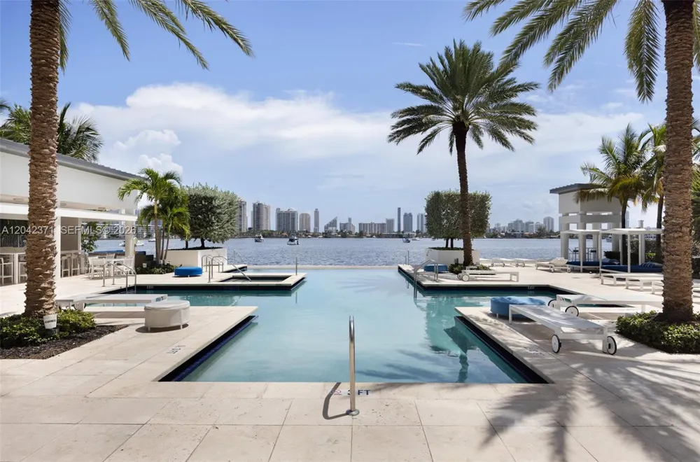 17301 Biscayne Blvd #1704 North Miami Beach, FL 33160