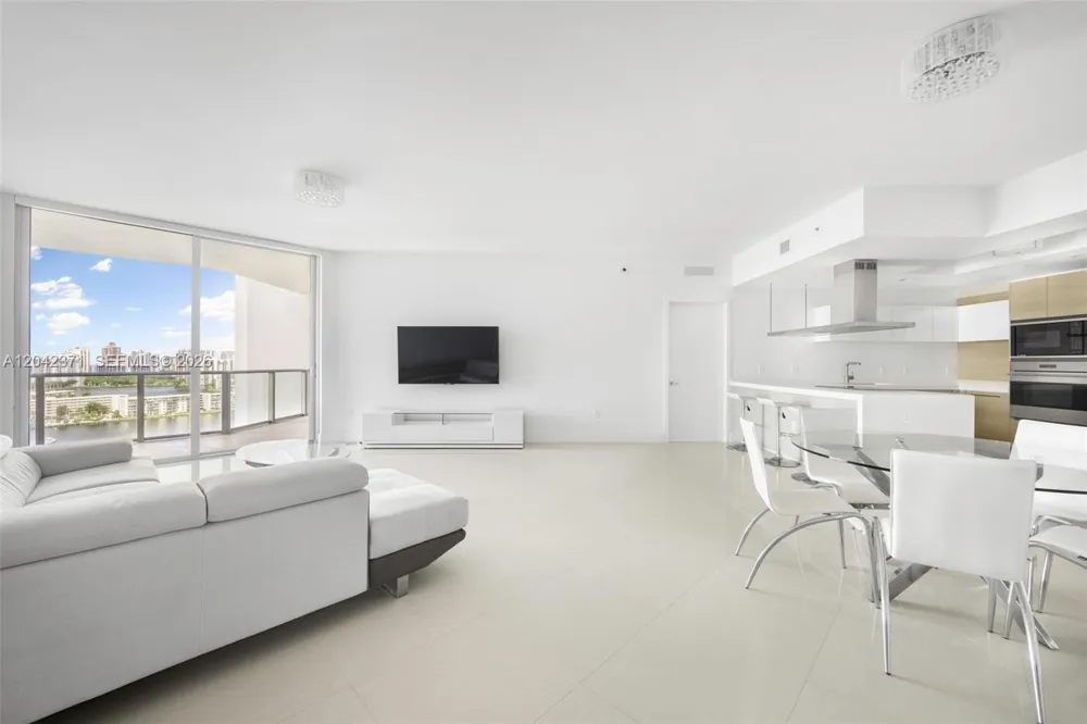17301 Biscayne Blvd #1704 North Miami Beach, FL 33160