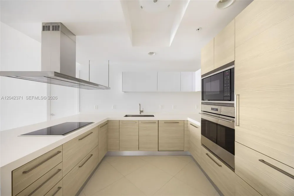 17301 Biscayne Blvd #1704 North Miami Beach, FL 33160