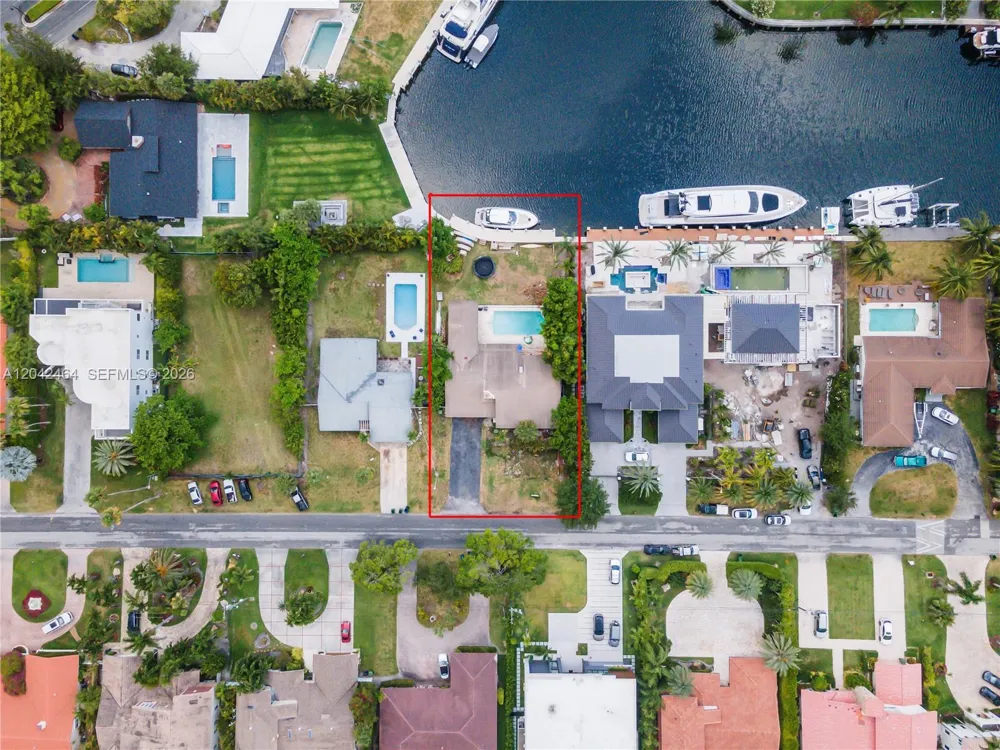 496 Holiday Dr Hallandale Beach, FL 33009