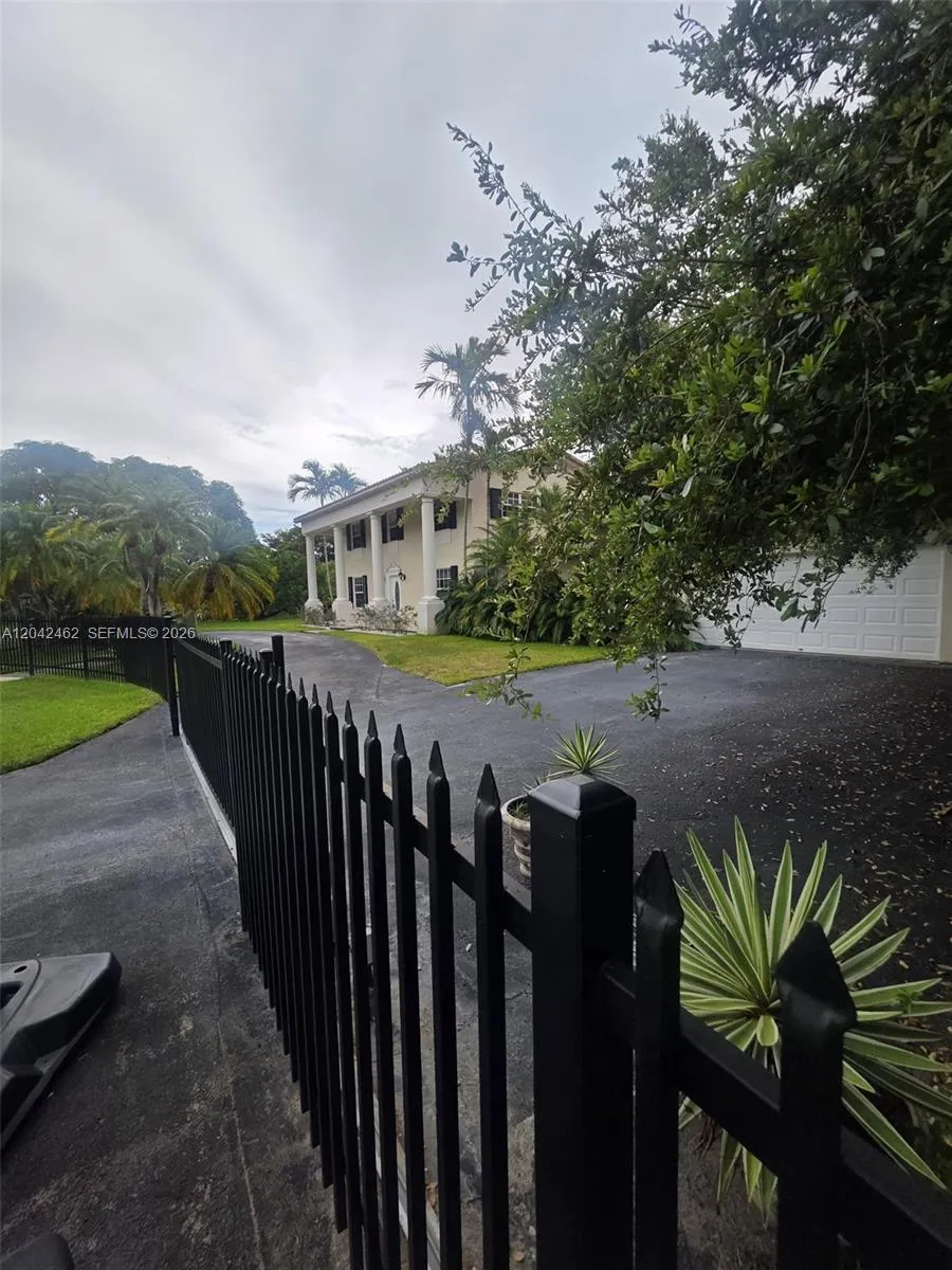 7240 SW 119th St Pinecrest, FL 33156