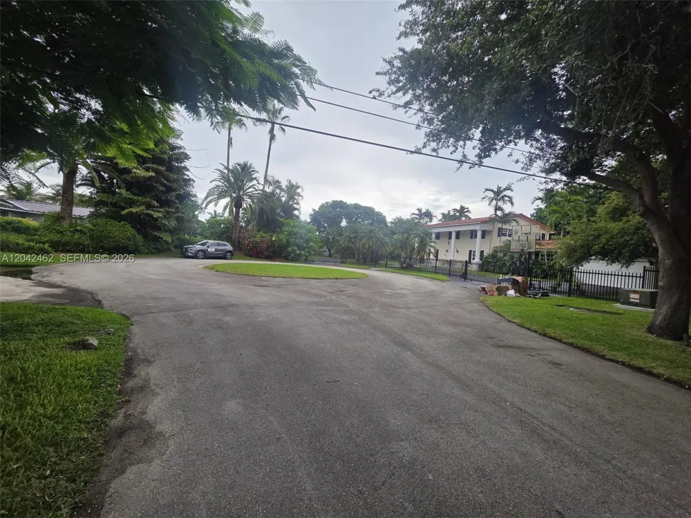 7240 SW 119th St Pinecrest, FL 33156