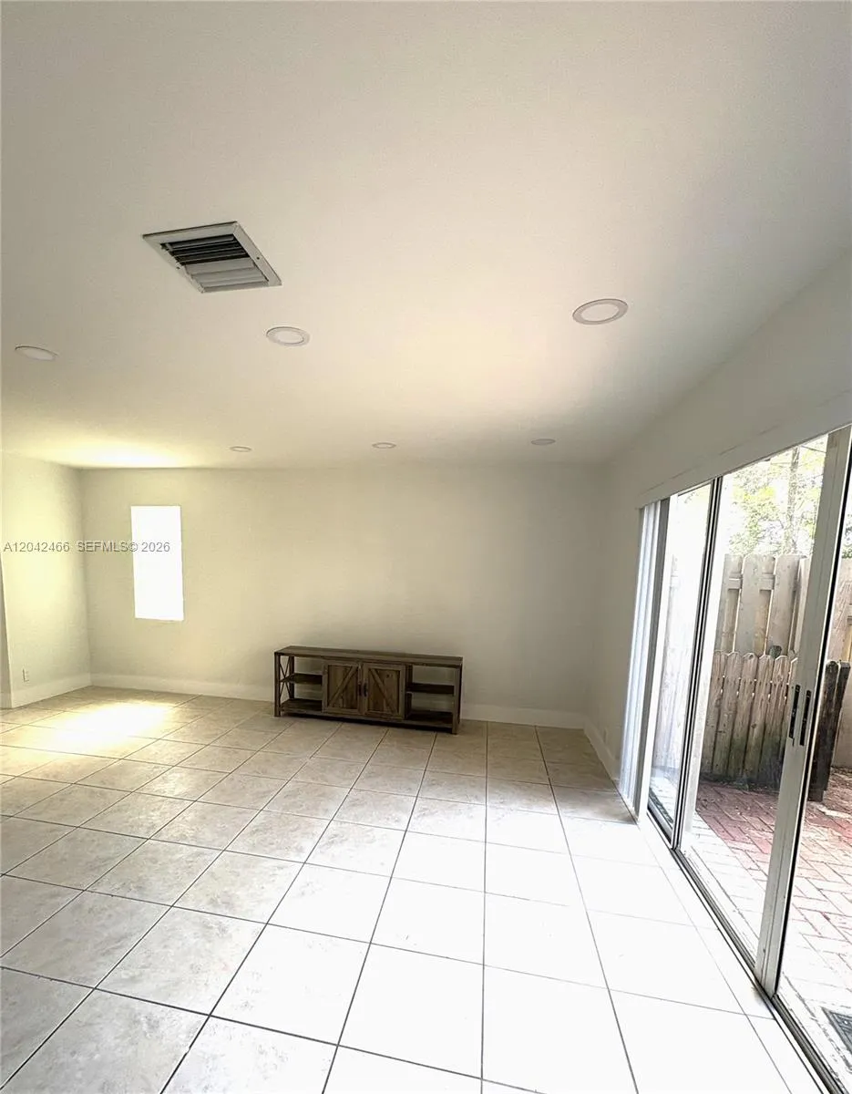 3743 NW 122nd Ter Sunrise, FL 33323