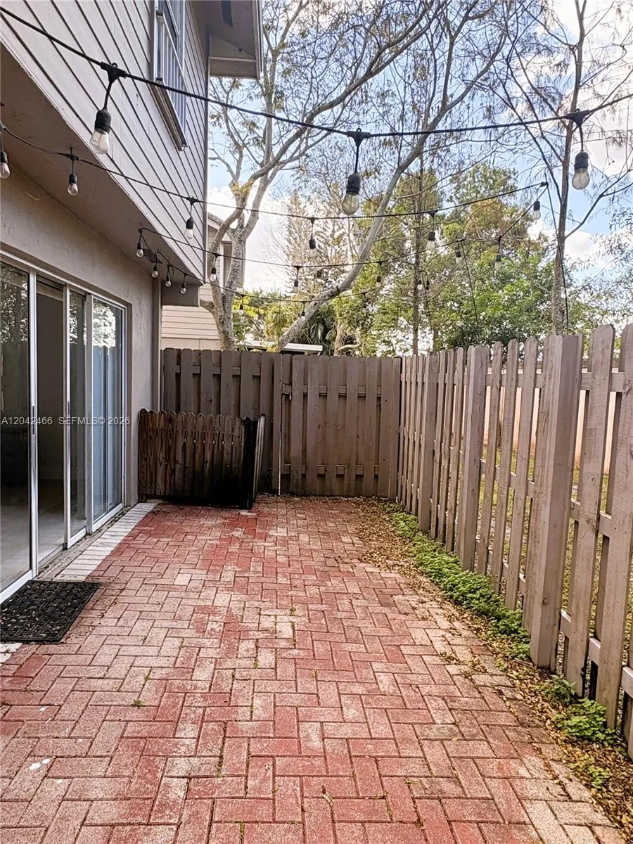 3743 NW 122nd Ter Sunrise, FL 33323