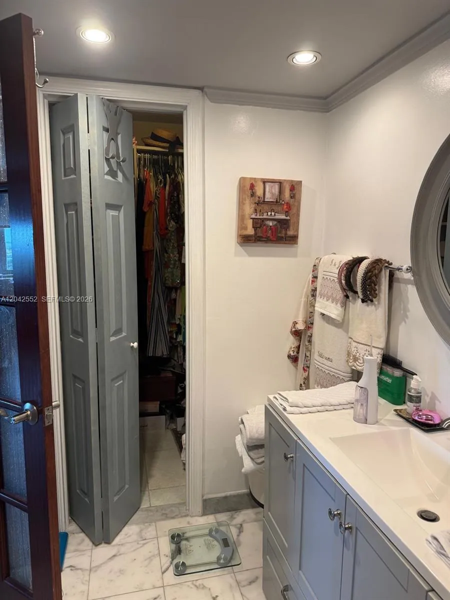 5200 Ocean Blvd #1012B Lauderdale By The Sea, FL 33308