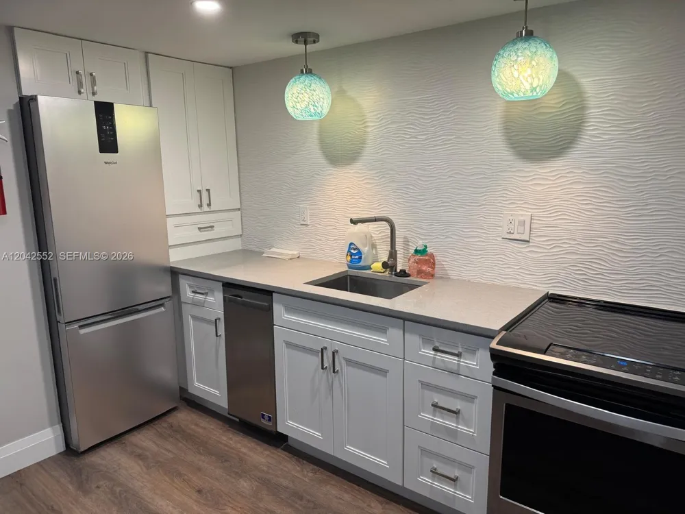 5200 Ocean Blvd #1012B Lauderdale By The Sea, FL 33308