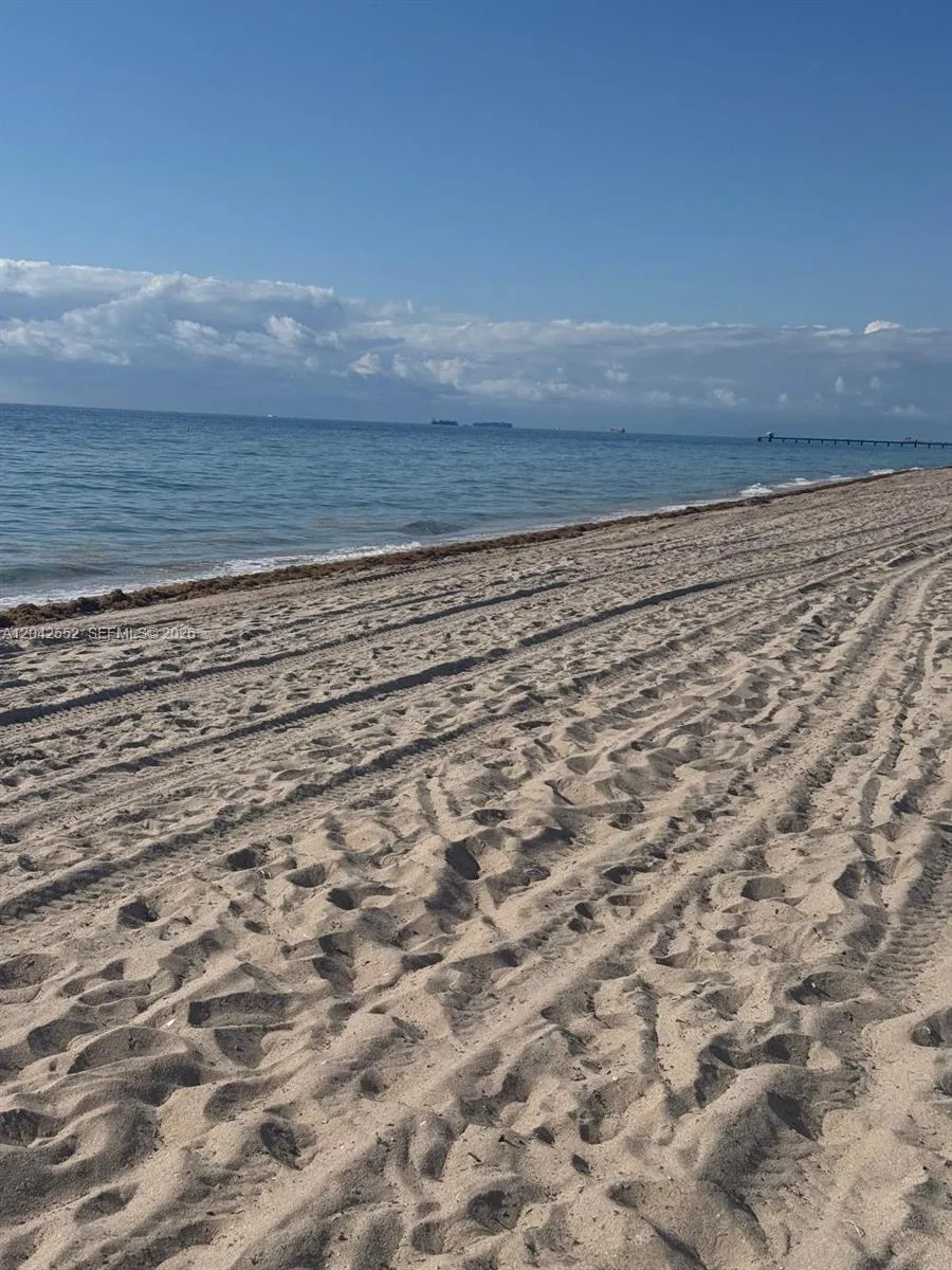 5200 Ocean Blvd #1012B Lauderdale By The Sea, FL 33308