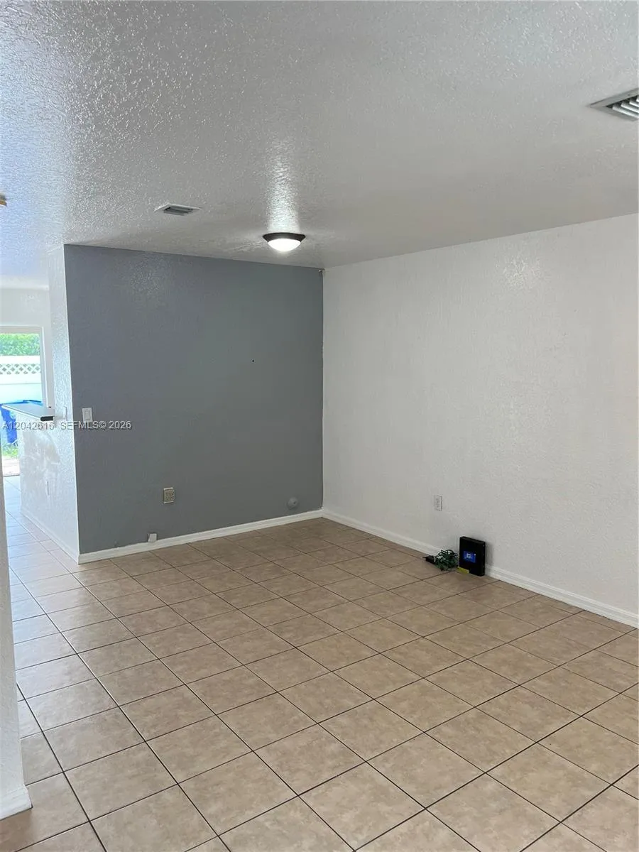 183 Hidden Ct Rd #F-33 Hollywood, FL 33023