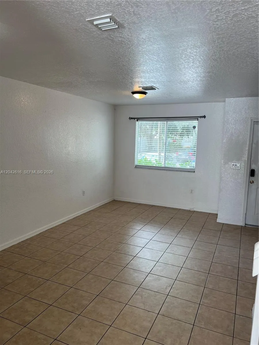 183 Hidden Ct Rd #F-33 Hollywood, FL 33023
