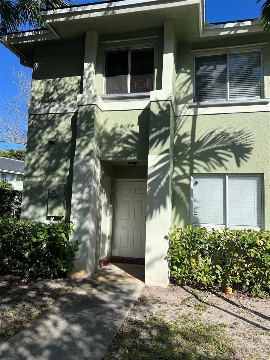 183 Hidden Ct Rd #F-33 Hollywood, FL 33023