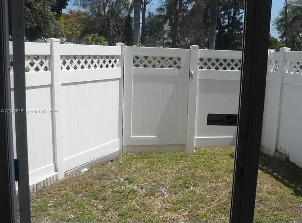 183 Hidden Ct Rd #F-33 Hollywood, FL 33023