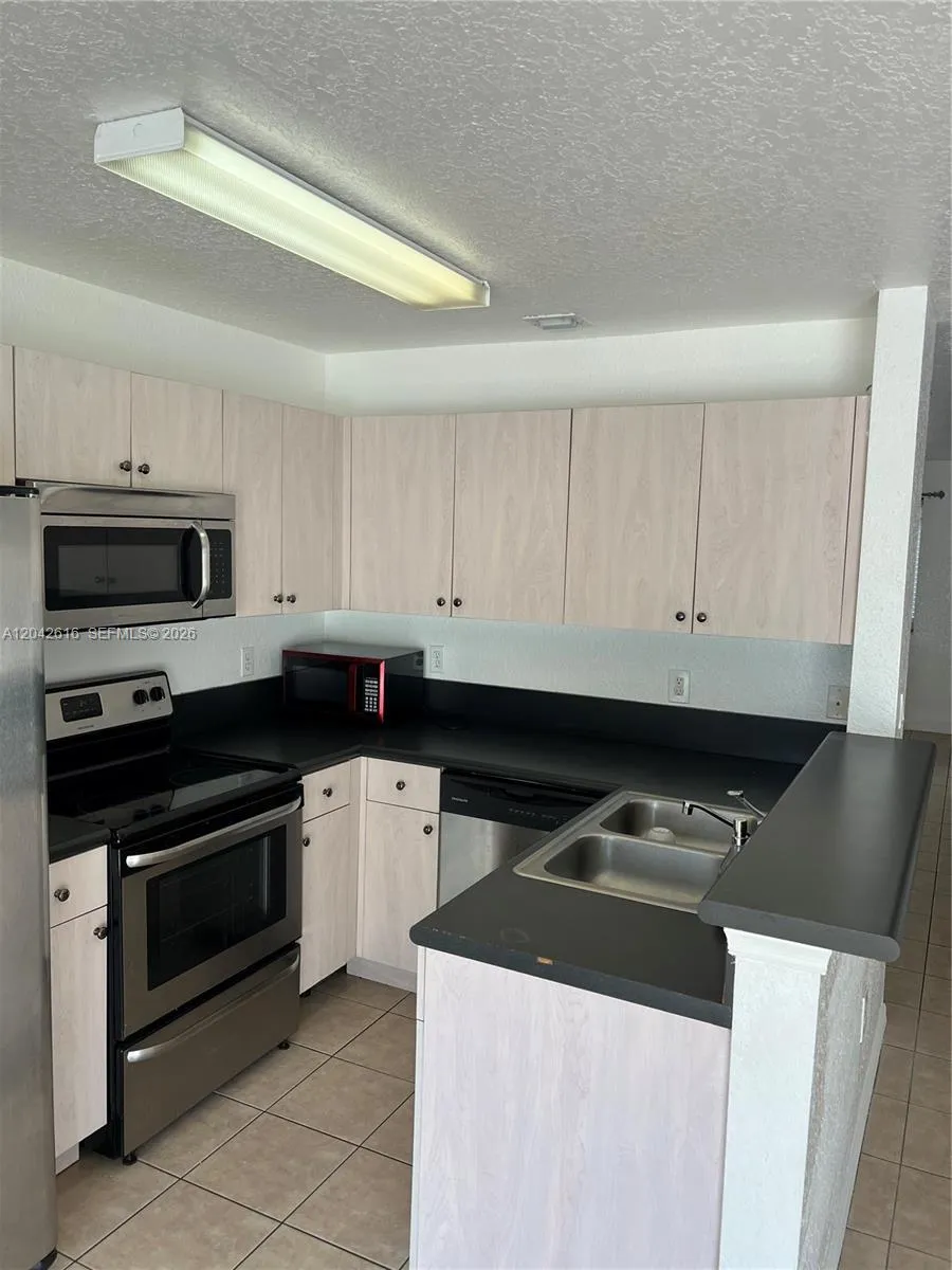 183 Hidden Ct Rd #F-33 Hollywood, FL 33023